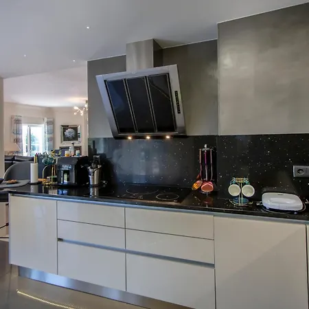 Amazing In - Alke Vida Villa